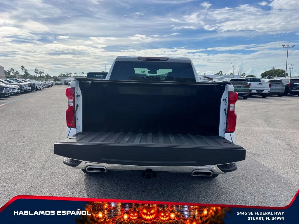 Used 2025 Summit White Chevrolet LTZ image 16