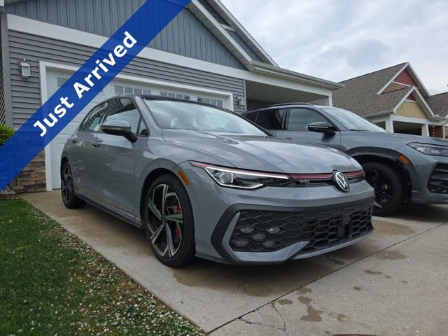 Used 2025 Moonstone Gray Metallic Volkswagen SE image 1