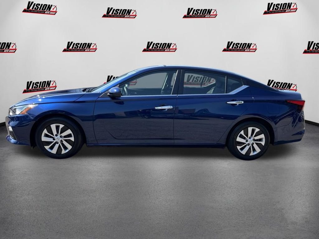 Used 2019 Blue Nissan 2.5 S image 8
