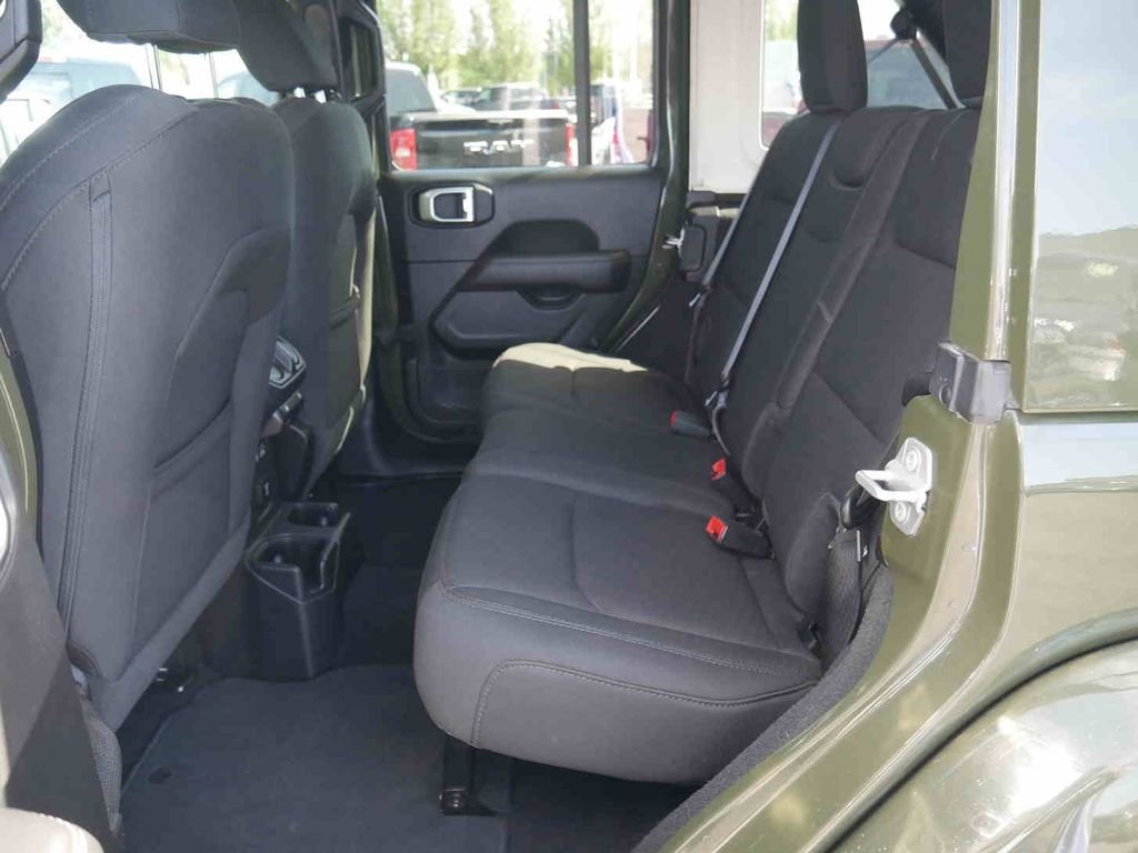 Used 2023 Green Jeep Sahara image 15