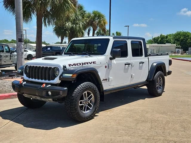 Used 2024  Jeep Mojave image 3