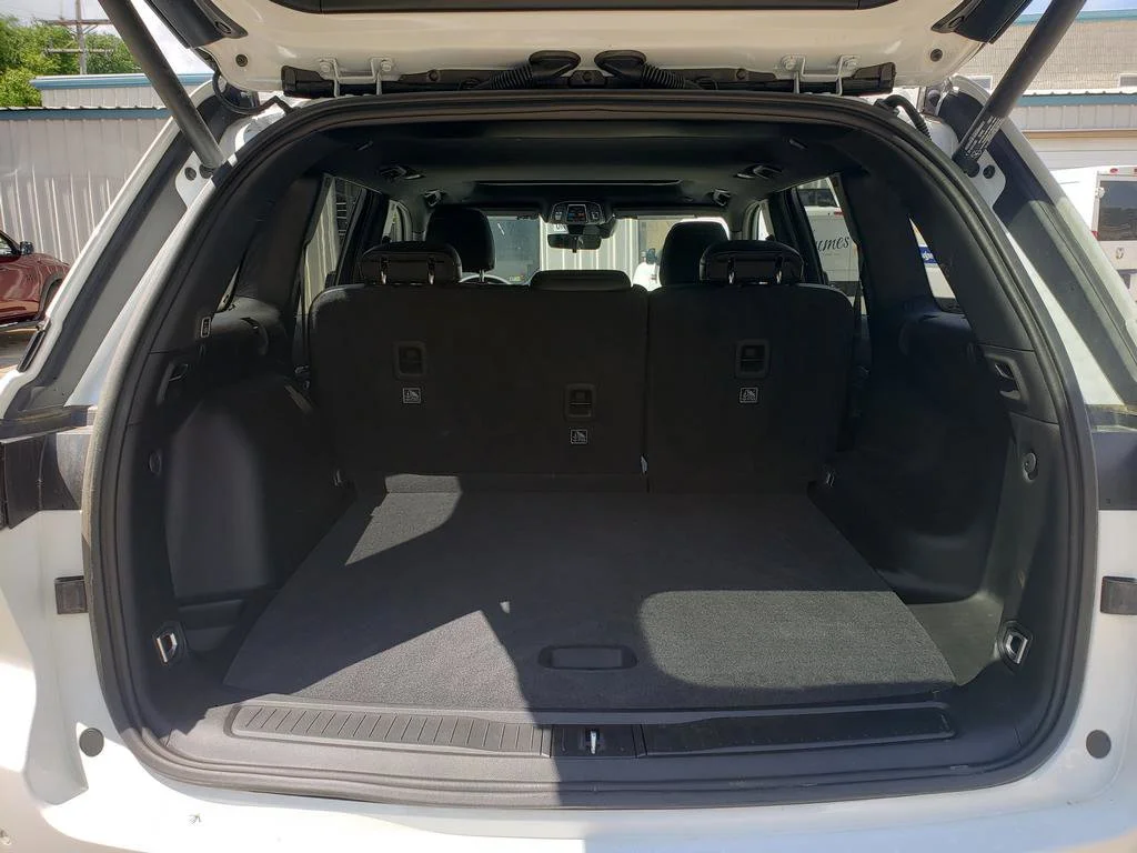New 2026 Bright White Clearcoat Jeep Laredo Altitude image 5