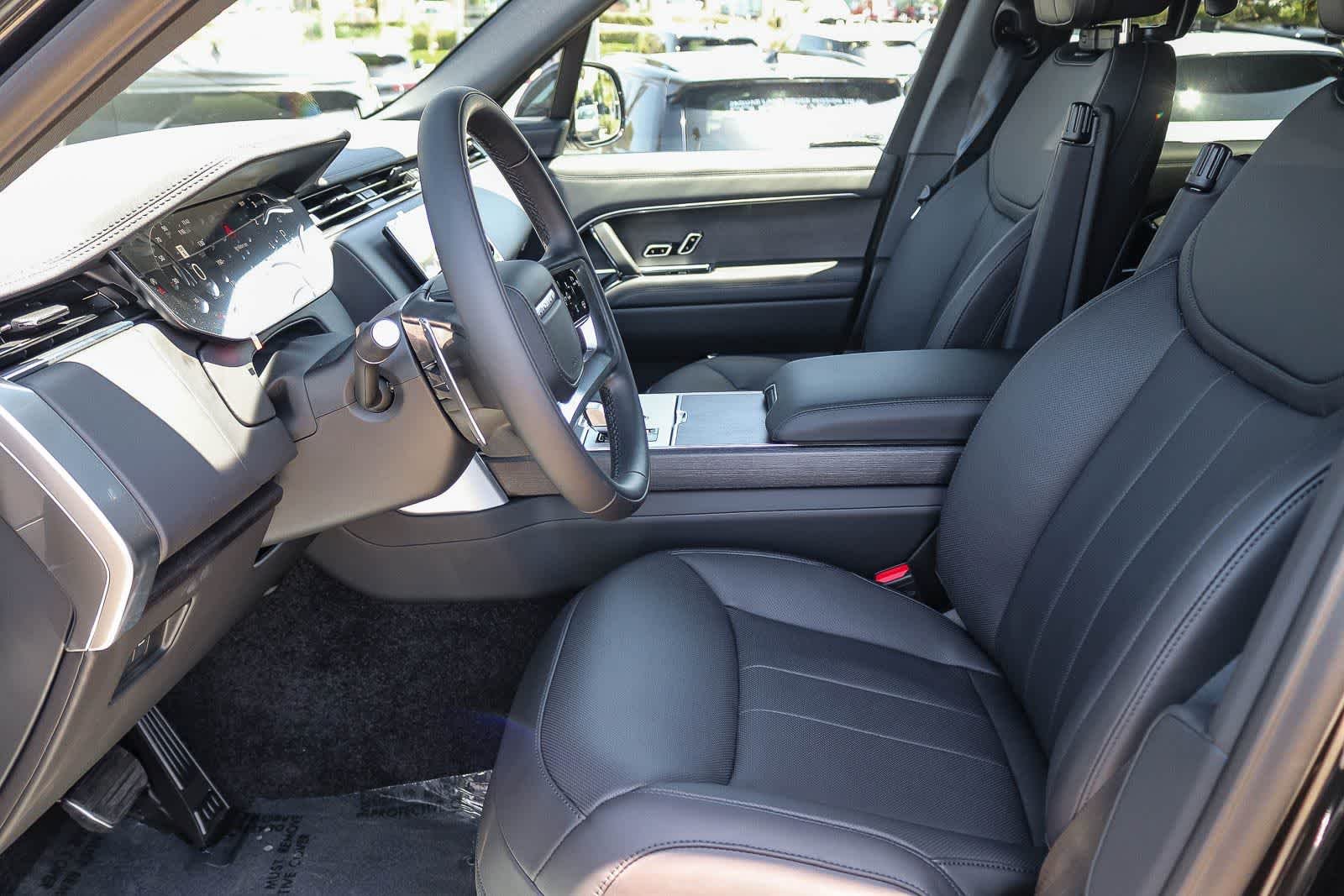 New 2026 Santorini Black Land Rover SE image 17