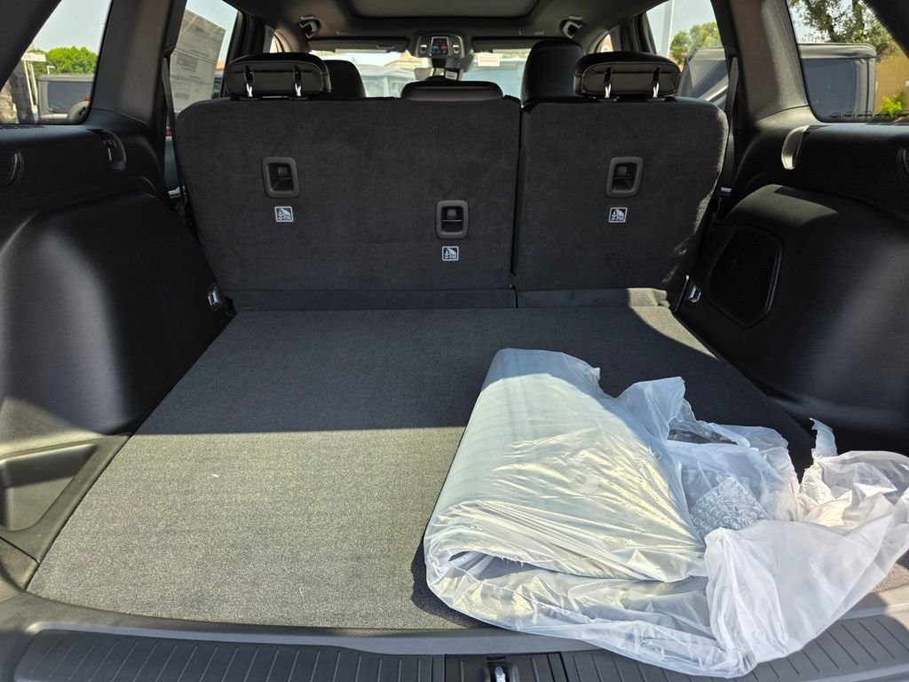 New 2026 Baltic Gray Metallic Clear-Coat Exterior Paint Jeep Limited image 11