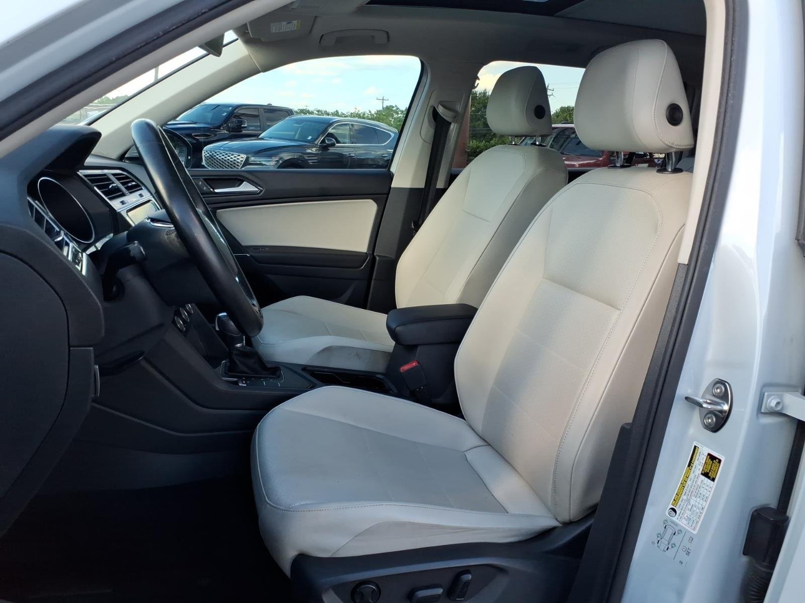 Used 2018 Platinum Gray Metallic Volkswagen SEL image 19