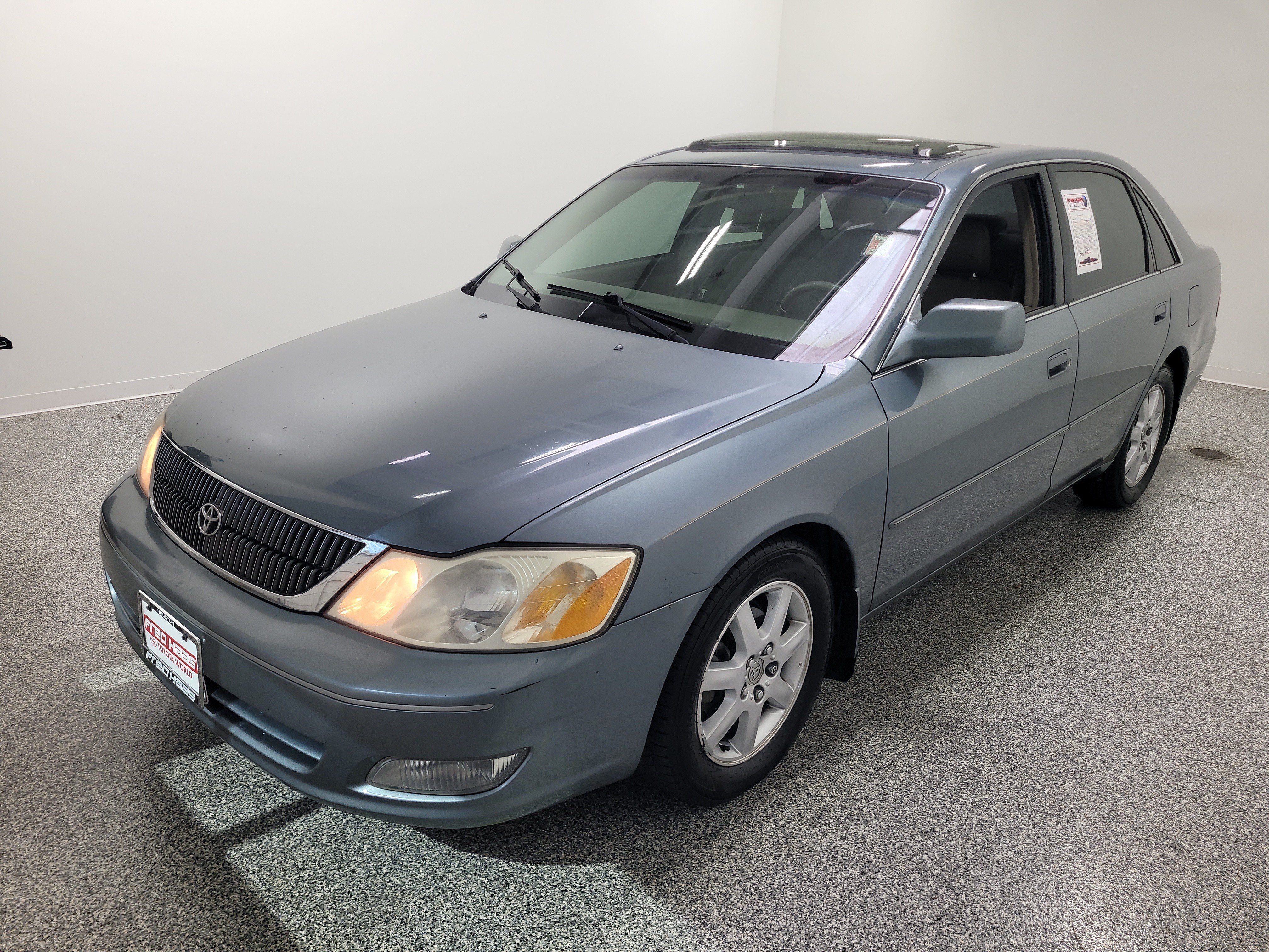 Used 2000 Toyota Avalon XLS with VIN 4T1BF28B1YU075654 for sale in Spring, TX