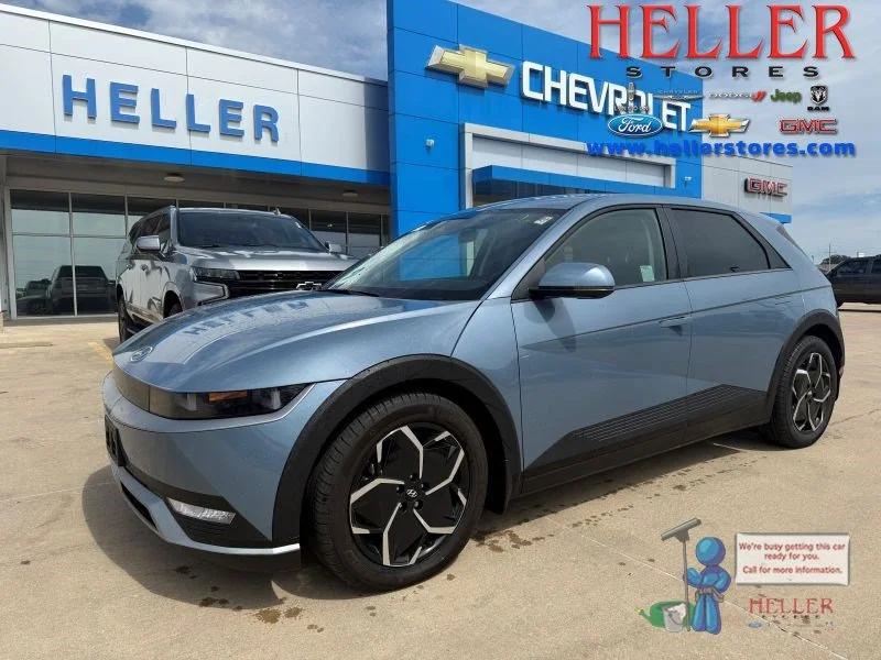 Used 2024 Lucid Blue Hyundai SE image 1