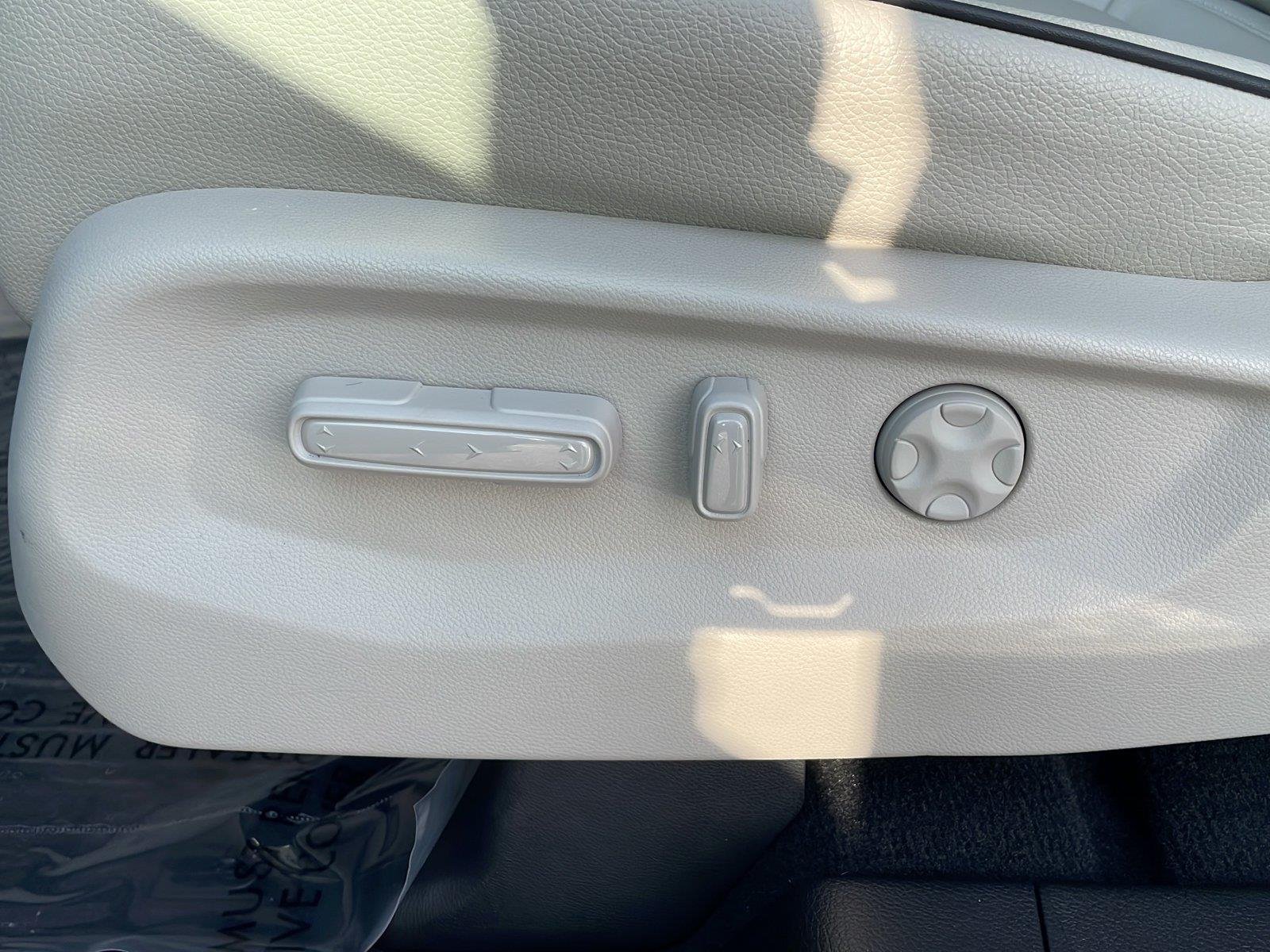 Certified Used 2026 Solar Silver Metallic Honda Touring image 21