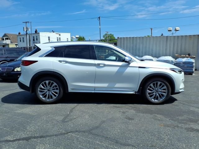 Used 2025 White INFINITI LUXE image 5