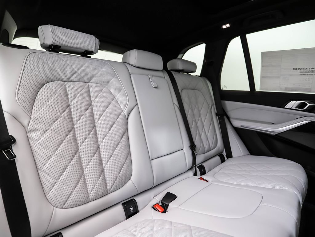 Used 2026 Carbon Black Metallic BMW xDrive40i image 29