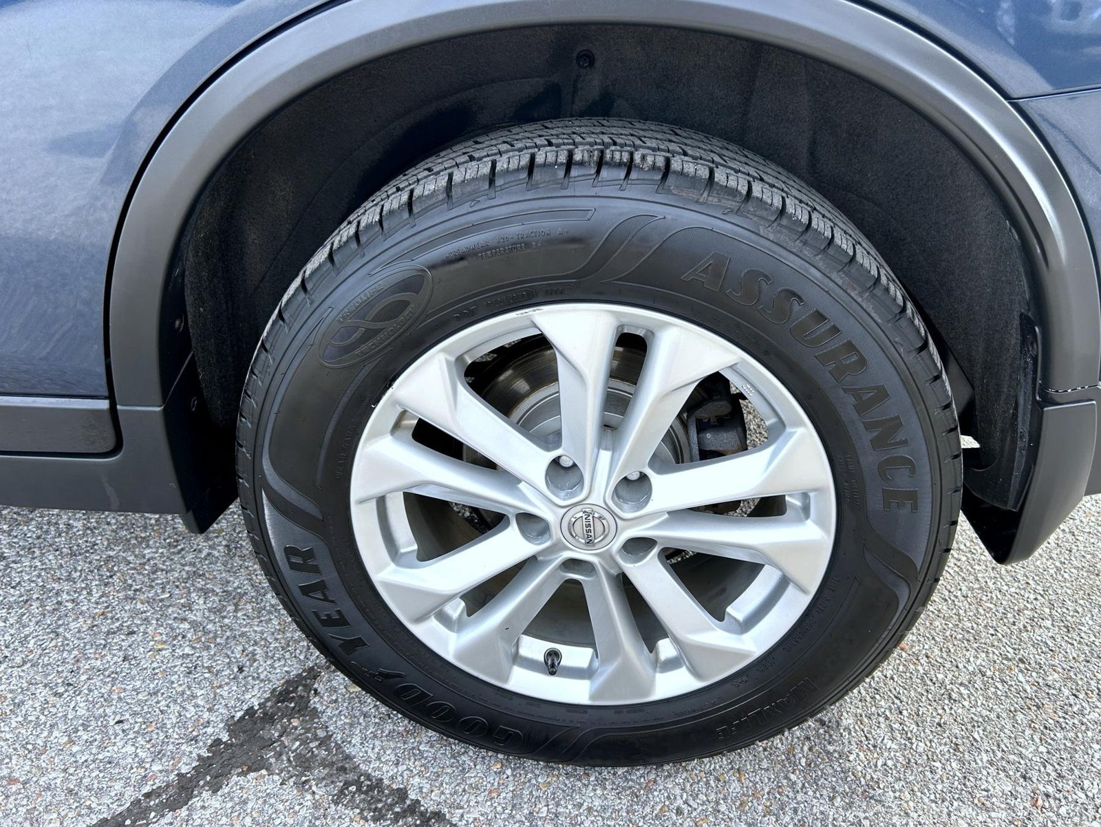 Used 2016 Blue Nissan SV image 22