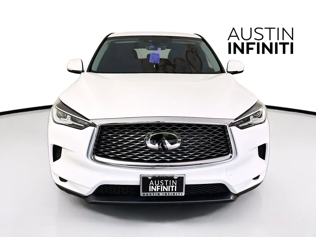Certified Used 2024 White INFINITI PURE image 4