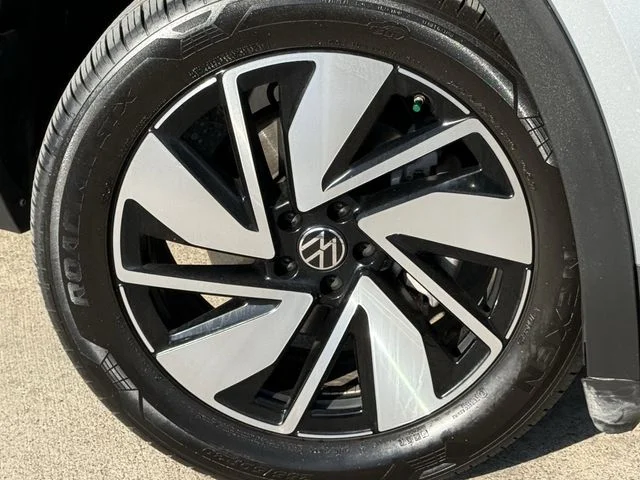 Certified Used 2025 Silver Volkswagen 2.0T SE w/Technology image 7