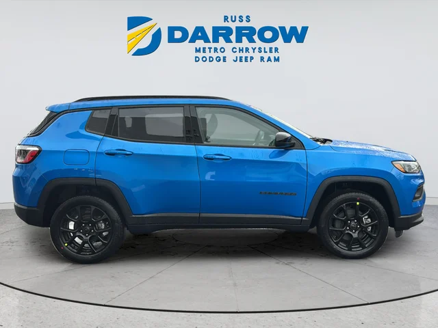 New 2026 Hydro Blue Pearl-Coat Exterior Paint Jeep Latitude image 6