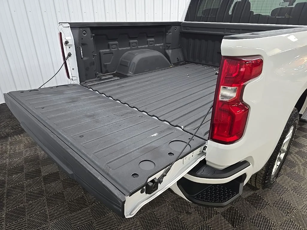 Used 2022 White Chevrolet RST image 11