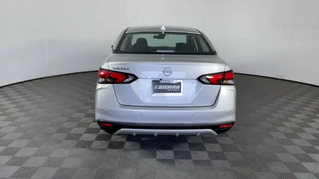 Used 2025 Silver Nissan 1.6 SV image 5