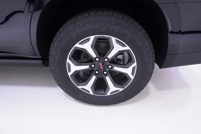 2026 GMC Yukon AT4 Ultimate - Photo 12