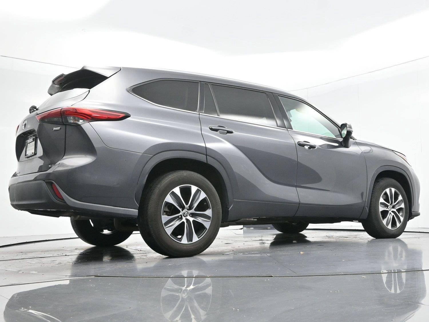 Used 2022 Magnetic Gray Metallic Toyota XLE image 58