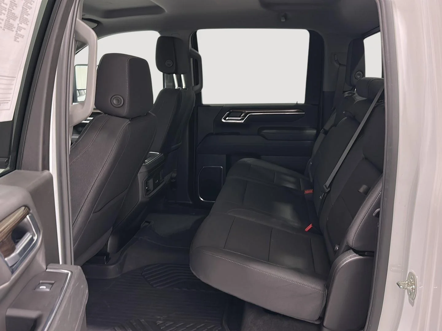 Used 2025 Summit White Chevrolet LT image 23