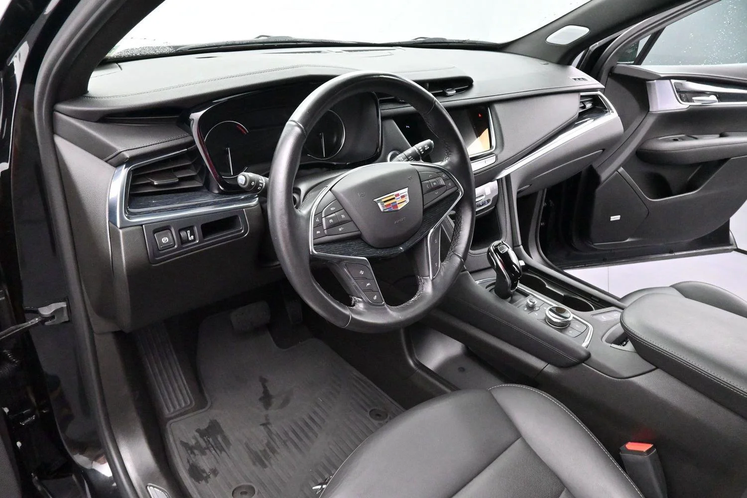 Used 2024 Stellar Black Metallic Cadillac Premium Luxury image 17