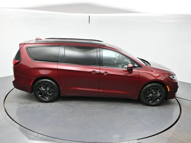 Used 2021 Velvet Red Pearlc Chrysler Hybrid Limited image 39