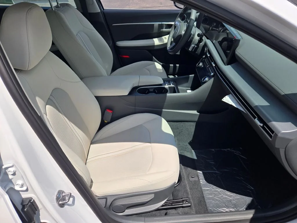 New 2026 White Hyundai SEL Sport image 6