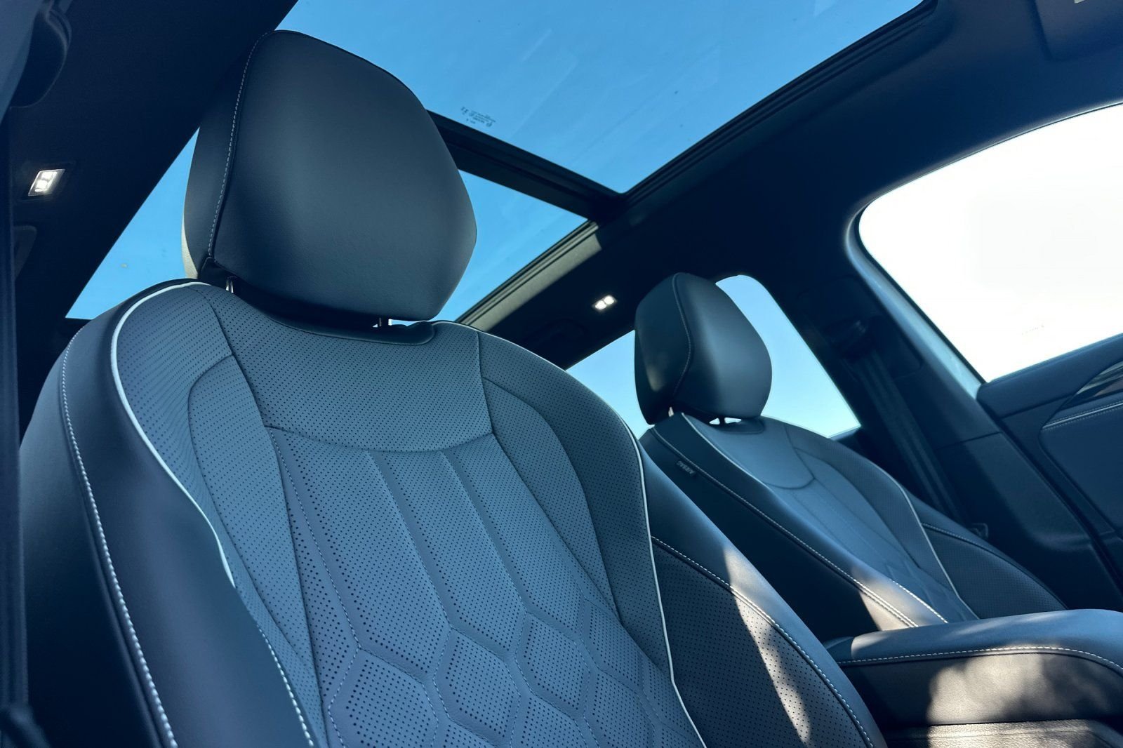 New 2026  Volkswagen 2.0T SEL R-Line Turbo image 17