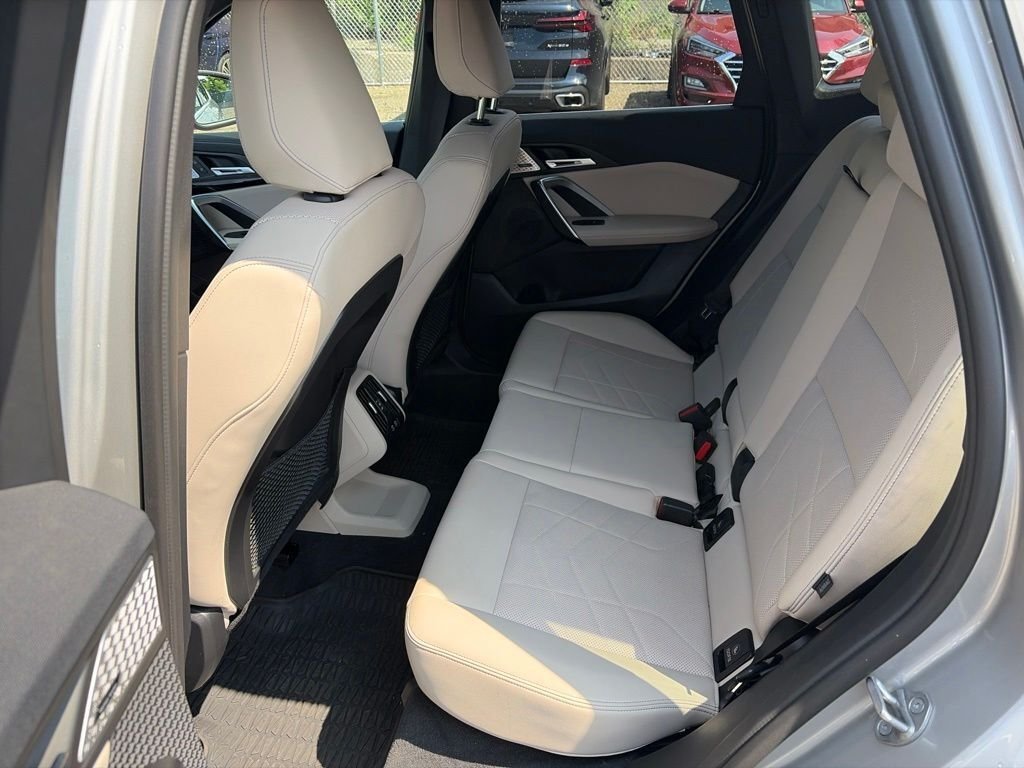 Used 2024 Silver BMW xDrive28i image 12