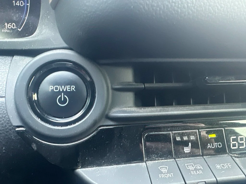 Used 2023  Toyota XLE image 18