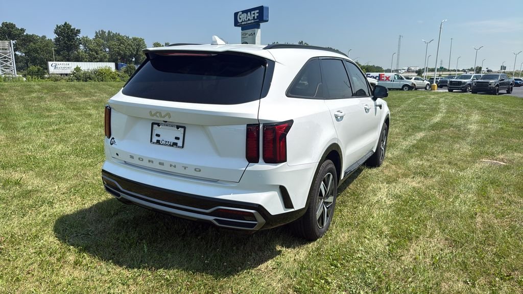 Used 2022 White Kia S image 6