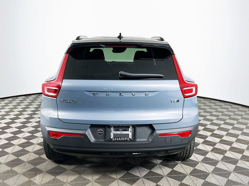 Used 2021 Gray Metallic Volvo R-Design image 6