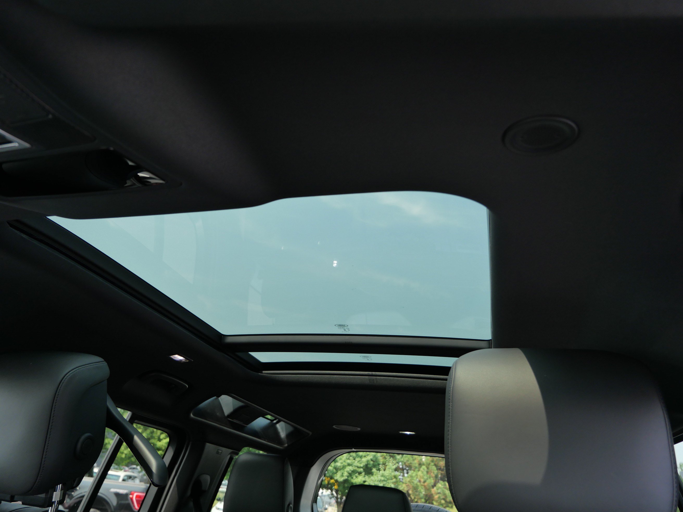 New 2026 Woolstone Green Metallic Land Rover X-Dynamic SE image 6