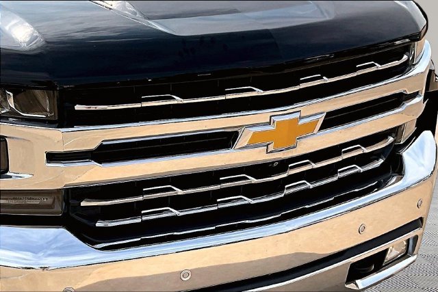 Used 2019 Black Chevrolet LTZ image 31