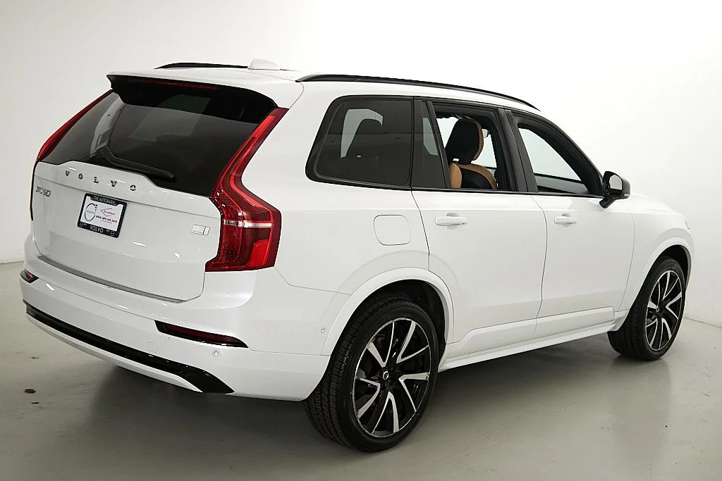 Certified Used 2023 Crystal White Volvo Ultimate image 10