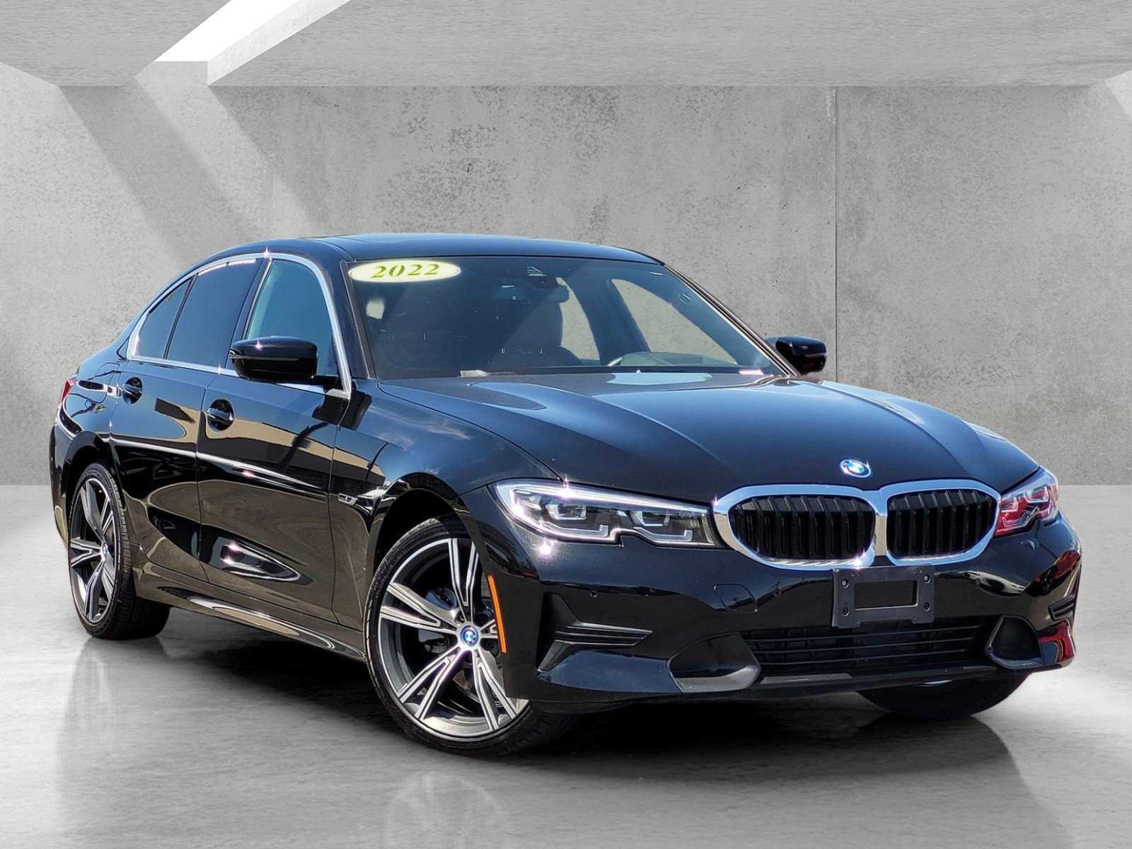 2022 BMW 3 Series 330e Sedan's photo