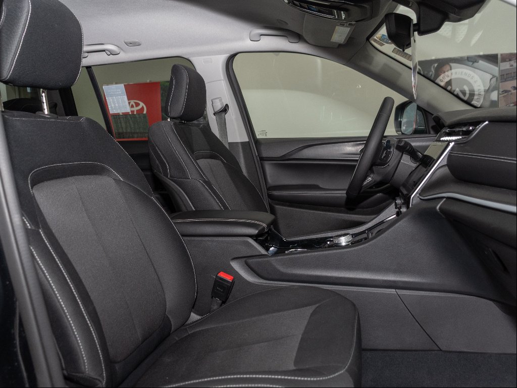 2023 Jeep Grand Cherokee Laredo - Photo 24