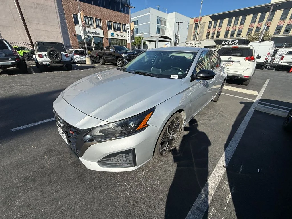 Used 2024 Silver Nissan 2.5 SR image 1