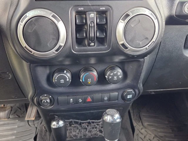 Used 2015 Silver Jeep Unlimited Rubicon image 20