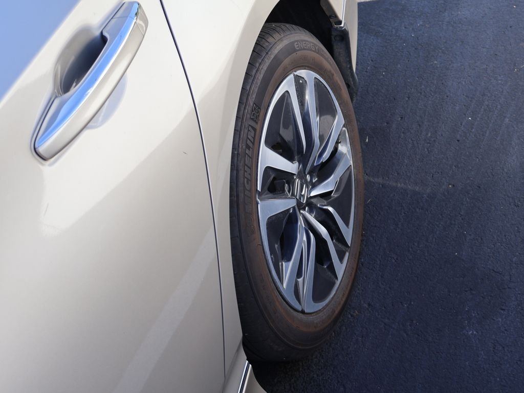 Used 2020  Honda Touring image 12