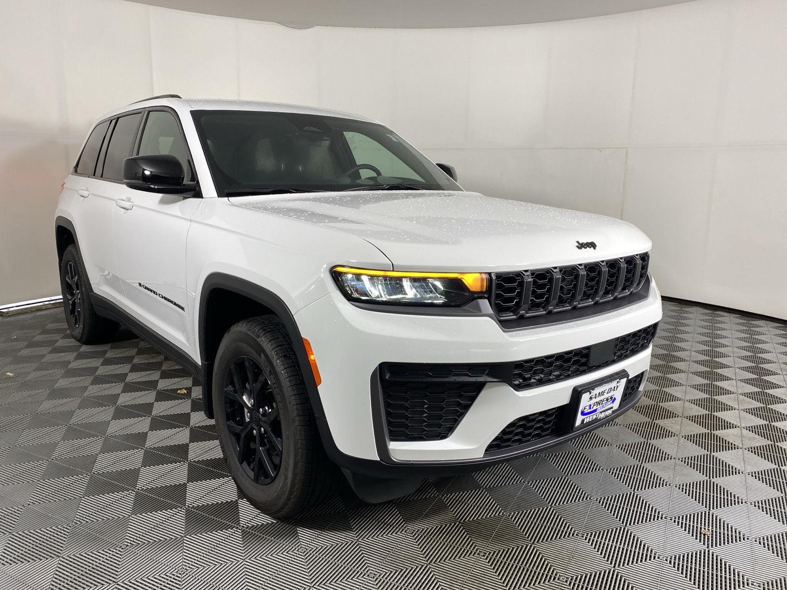 Used 2026 Bright White Clearcoat Jeep Laredo image 17