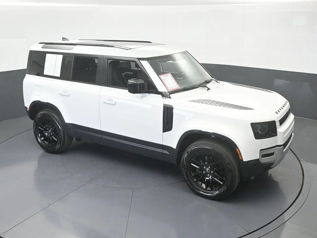 Used 2025 White Land Rover S image 70
