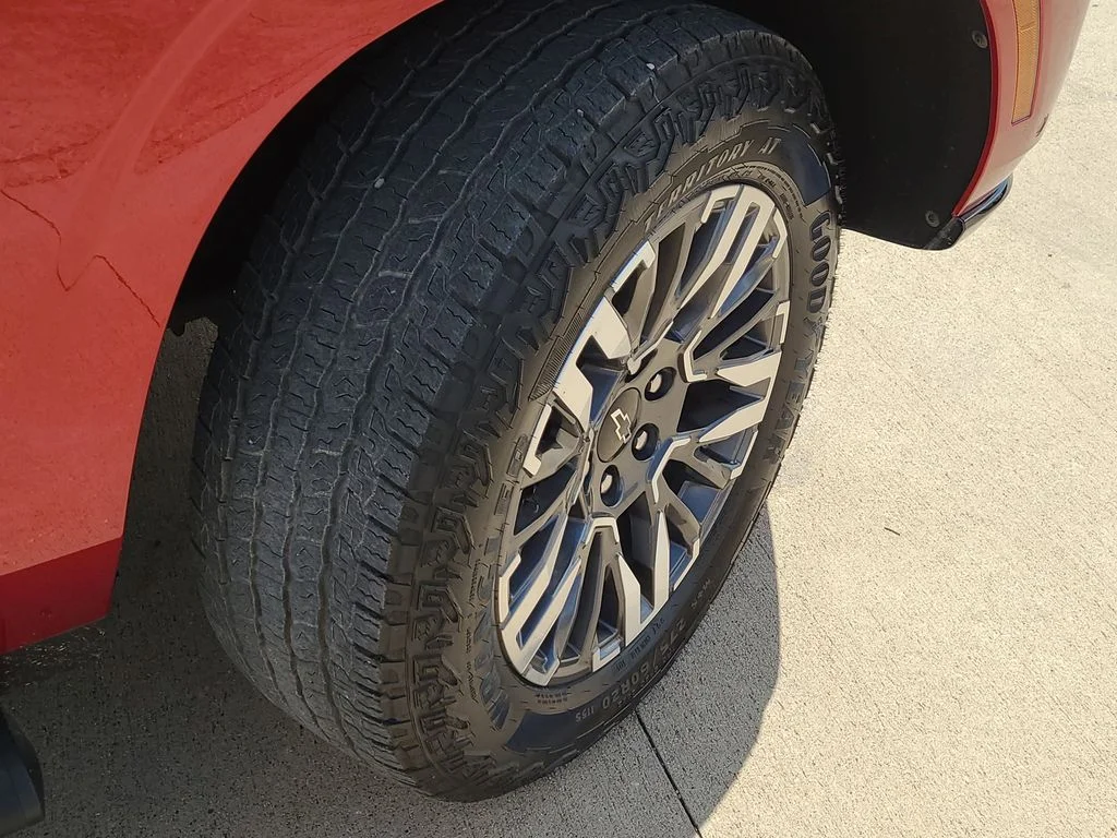 Used 2025 Red Chevrolet Z71 image 8