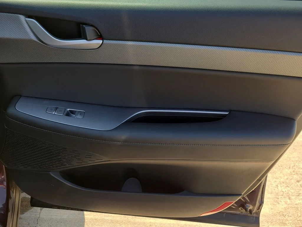 Used 2025 Red Hyundai SEL Premium image 9