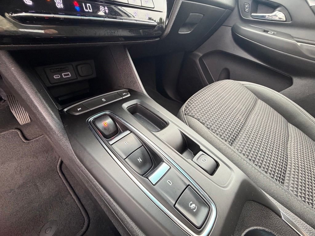 Used 2022 White Chevrolet 1LT image 22
