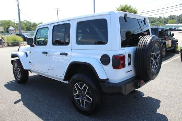 Used 2025 White Jeep Sahara image 27