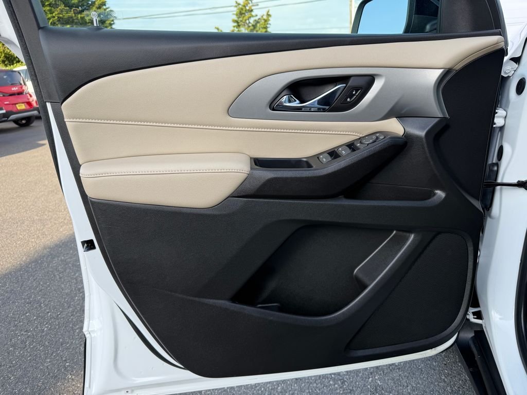 Used 2022 White Chevrolet LS image 19