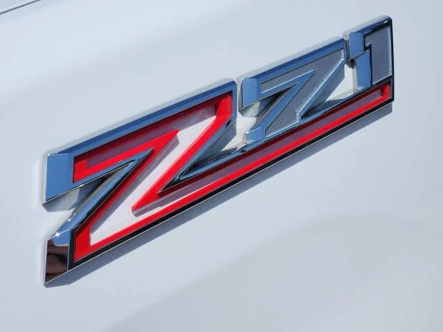 Used 2025 Summit White Chevrolet LTZ image 12