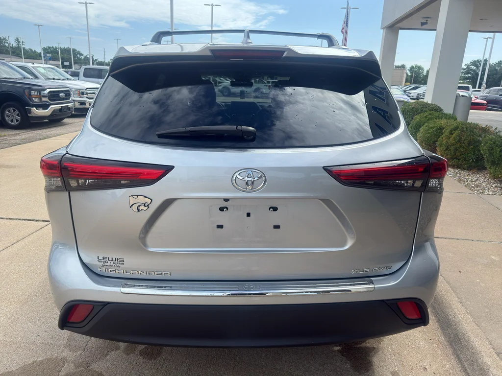 Used 2022 Celestial Silver Metallic Toyota XLE image 7
