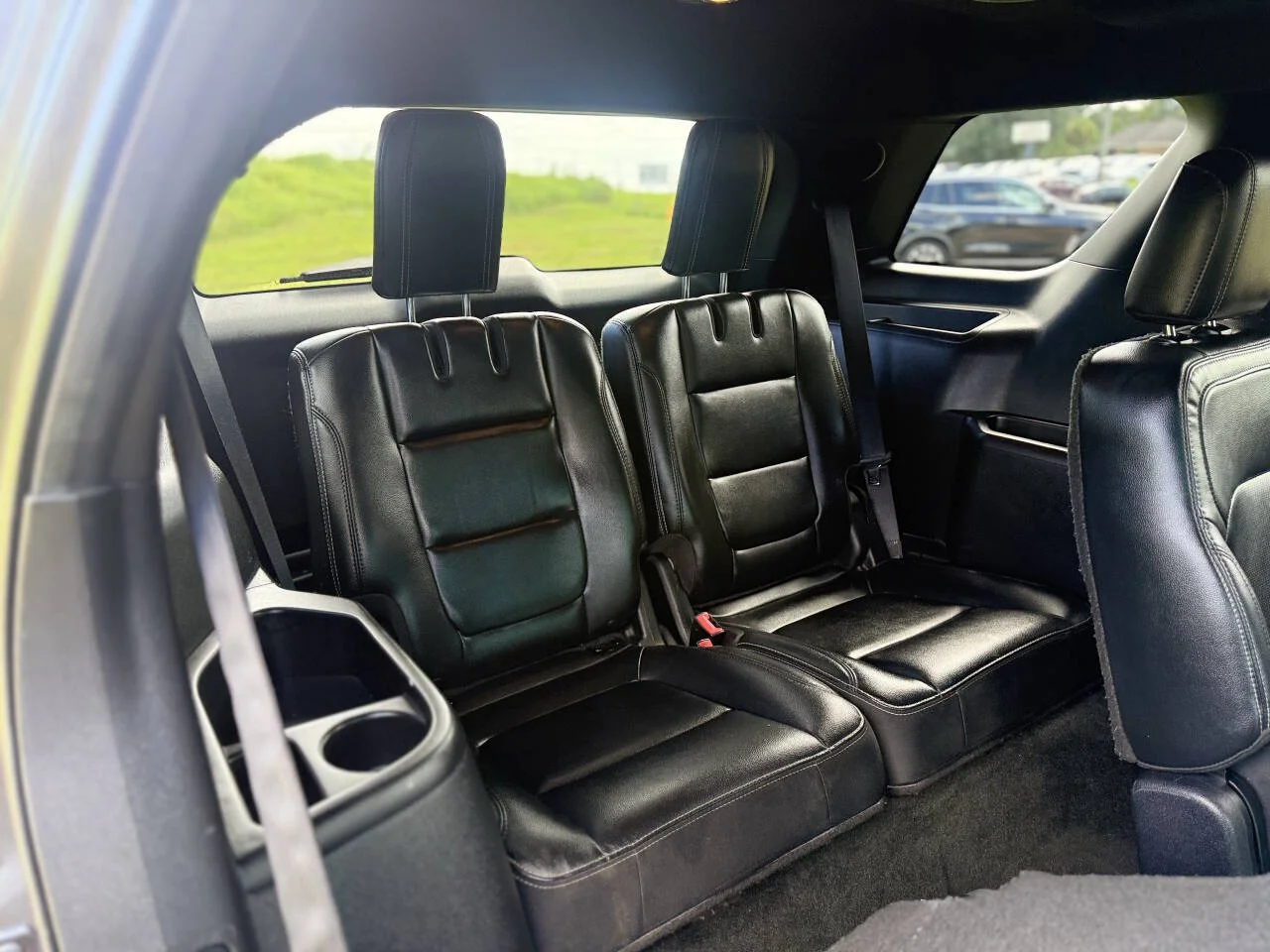 Used 2016 Gray Ford Limited 4dr SUV image 25