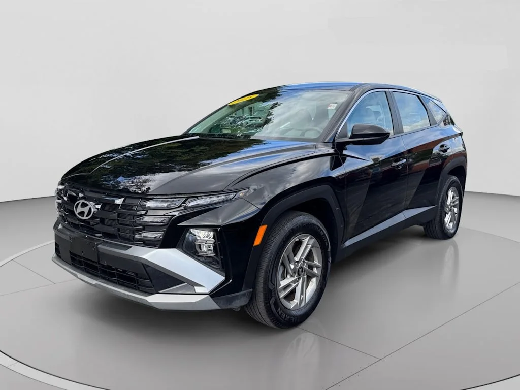 Used 2025 Black Hyundai SE image 15